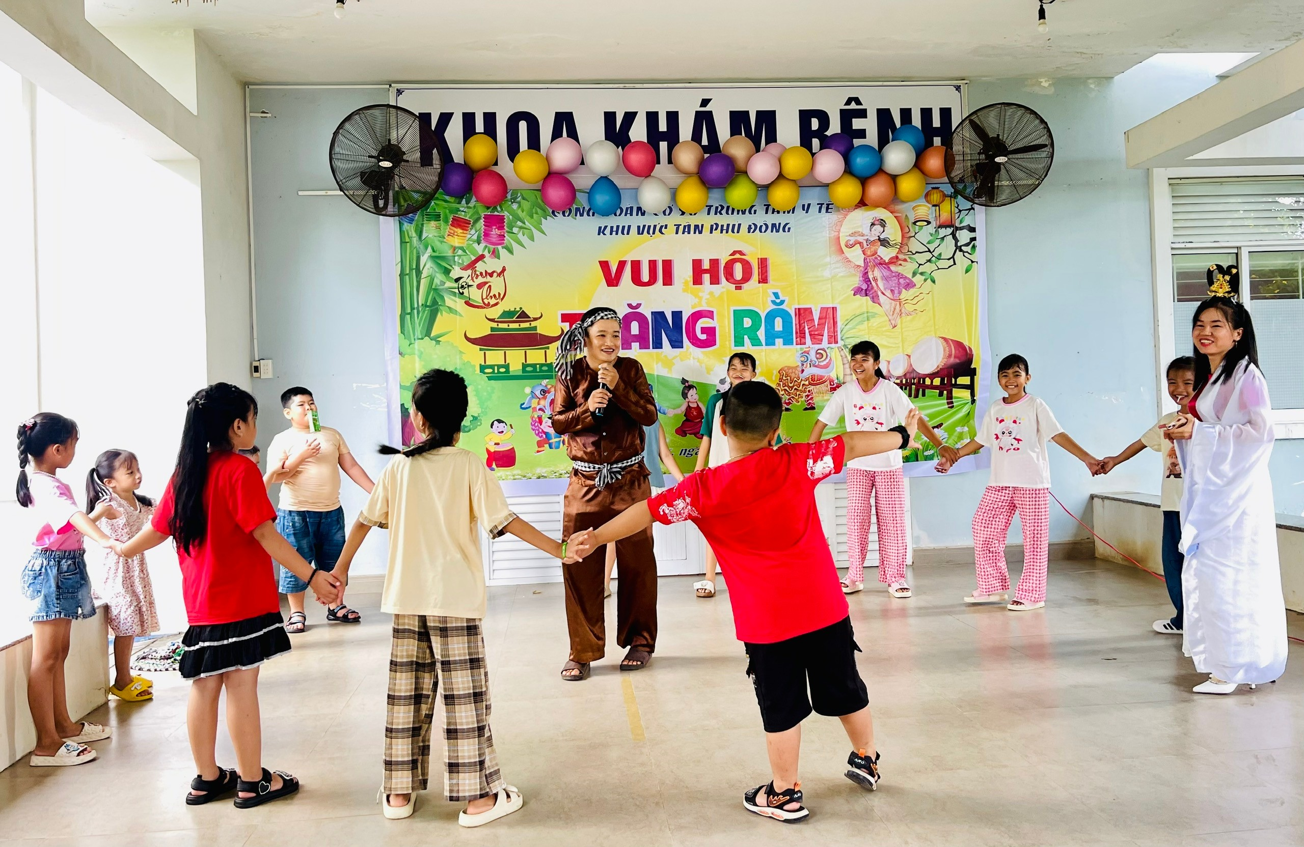 Công đoàn cơ sở trung tâm y tế khu vự Tân Phú Đông tổ chức vui hội trăng rằm 2025