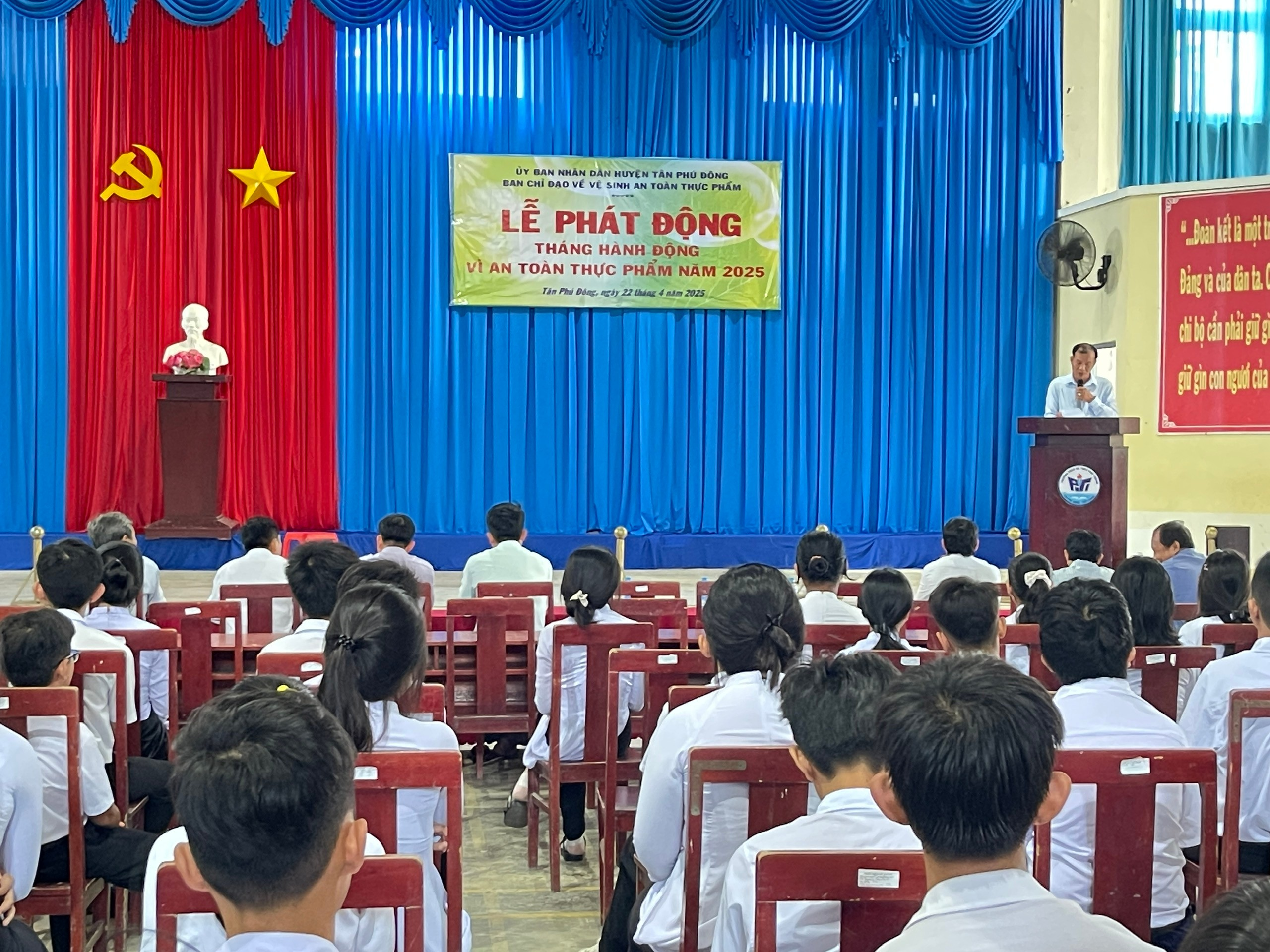 TÂN PHÚ ĐÔNG: Sôi nổi lễ phát động tháng hành động vì an toàn thực phẩm năm 2025