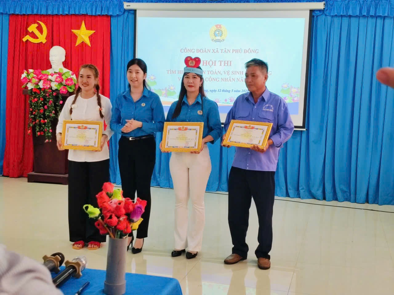Công đoàn cơ sở TTYT khu vực Tân Phú Đông tham gia hoạt động do Công đoàn xã Tân Phú Đông tổ chức.