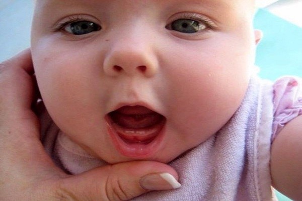Sốt mọc răng ở trẻ - Dấu hiệu nhận biết và cách chăm sóc