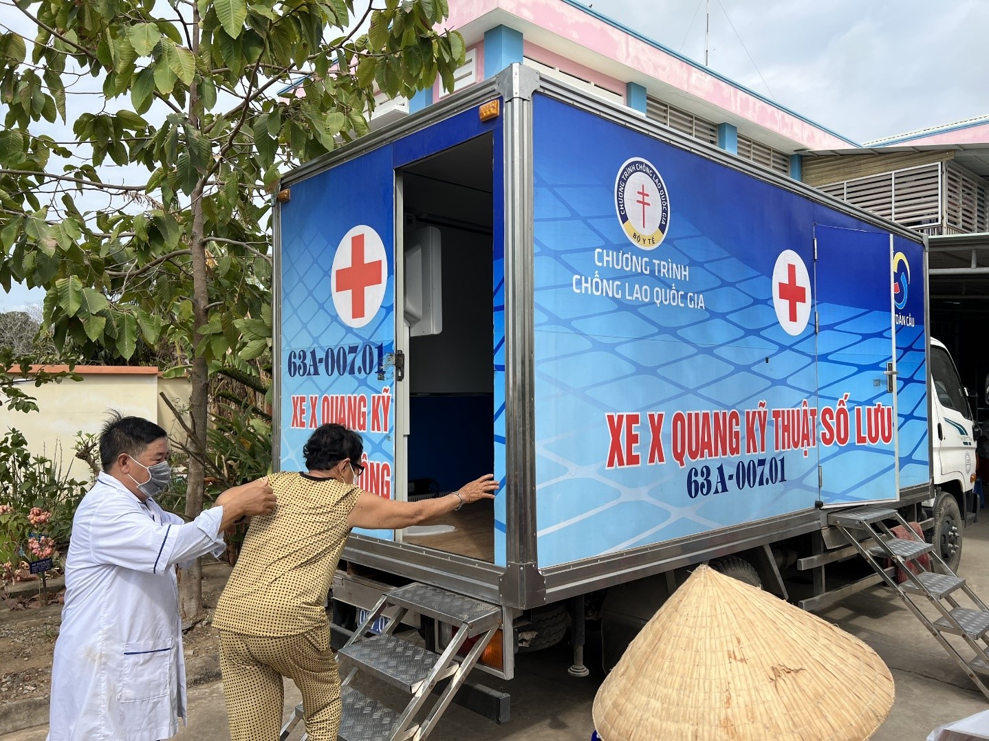 Tổ chức tầm soát phát hiện chủ động ca lao trong cộng đồng tại huyện Tân Phú Đông