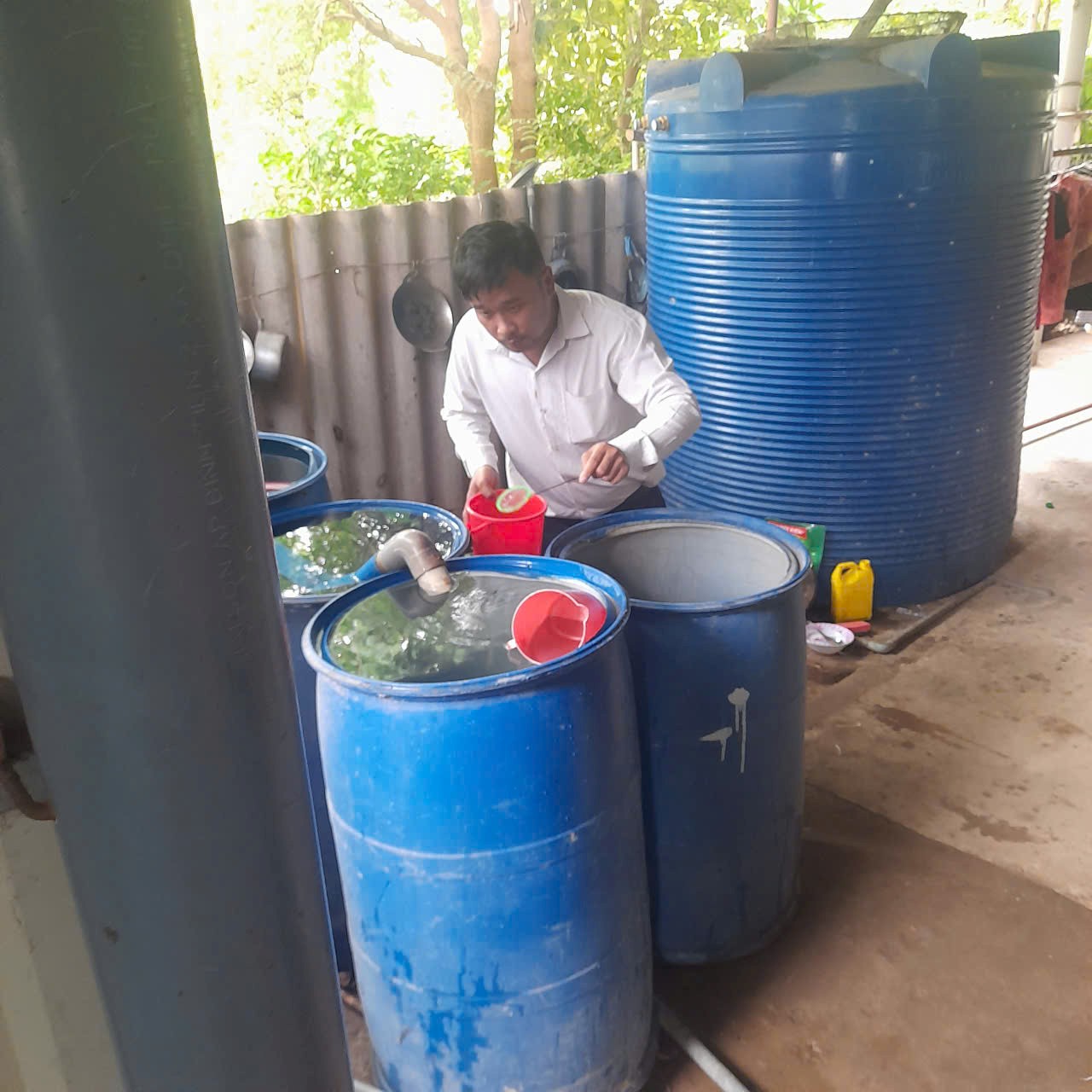 Xử lý ổ dịch sốt xuất huyết trên địa bàn ấp Phú Hữu, xã Tân Phú Đông, tỉnh Đồng Tháp