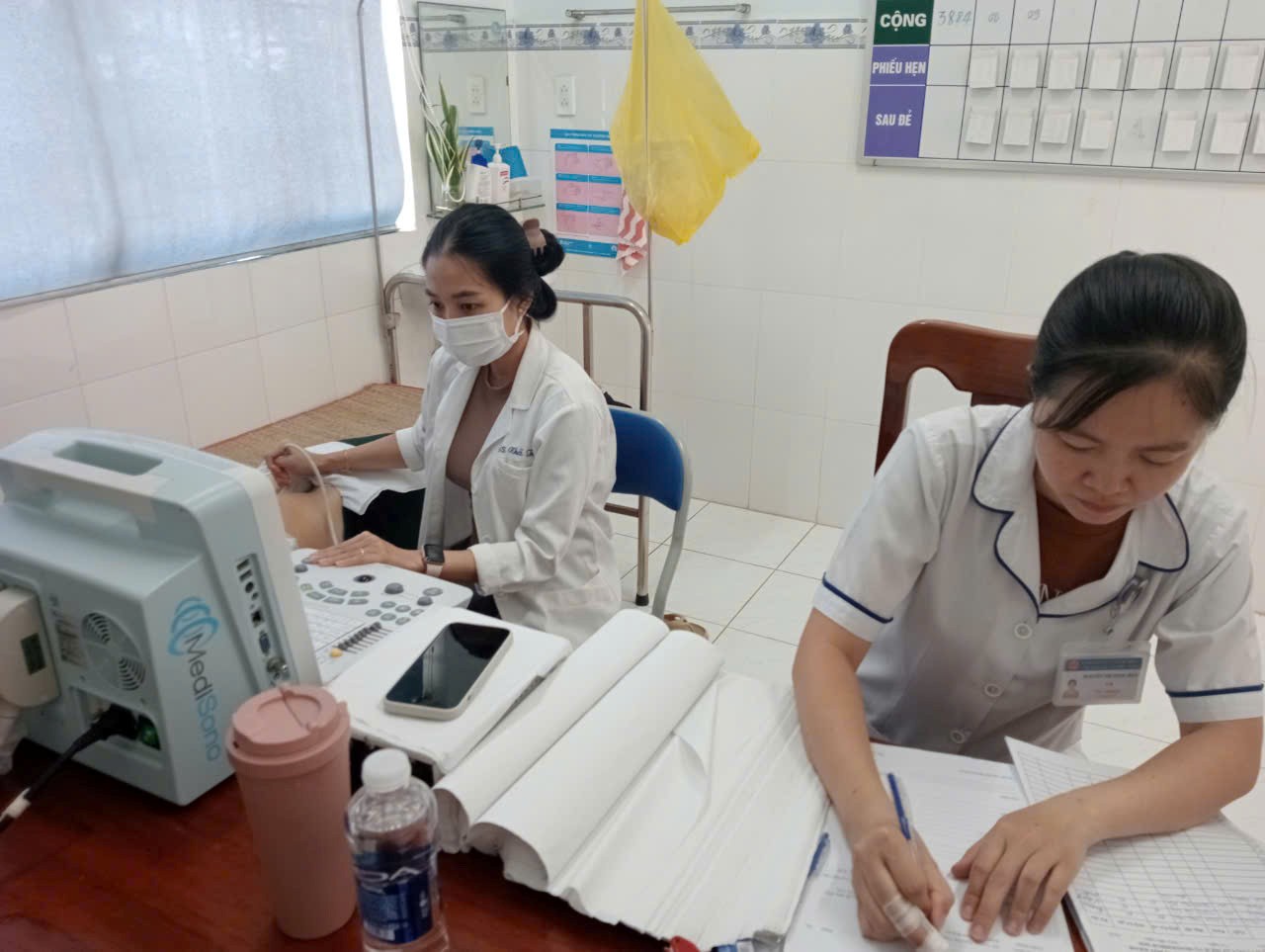 Điểm trạm Y tế Phú Tân tổ chức khám phụ khoa