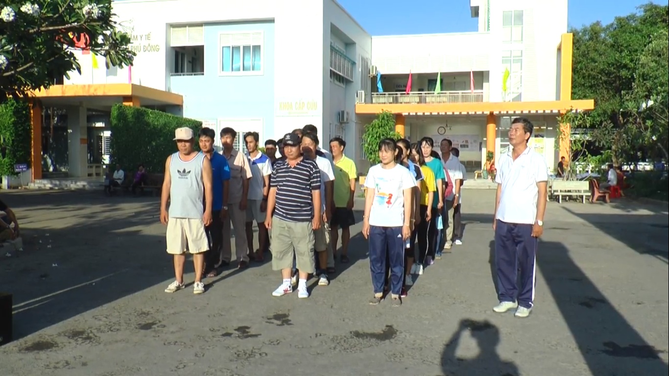 Trung tâm Y tế huyện Tân Phú Đông hưởng ứng Ngày chạy Olympic vì sức khỏe toàn dân
